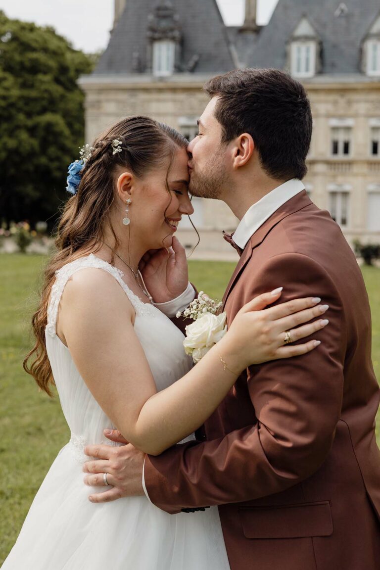 séance photo de couple durant un mariage en normandie par une photographe