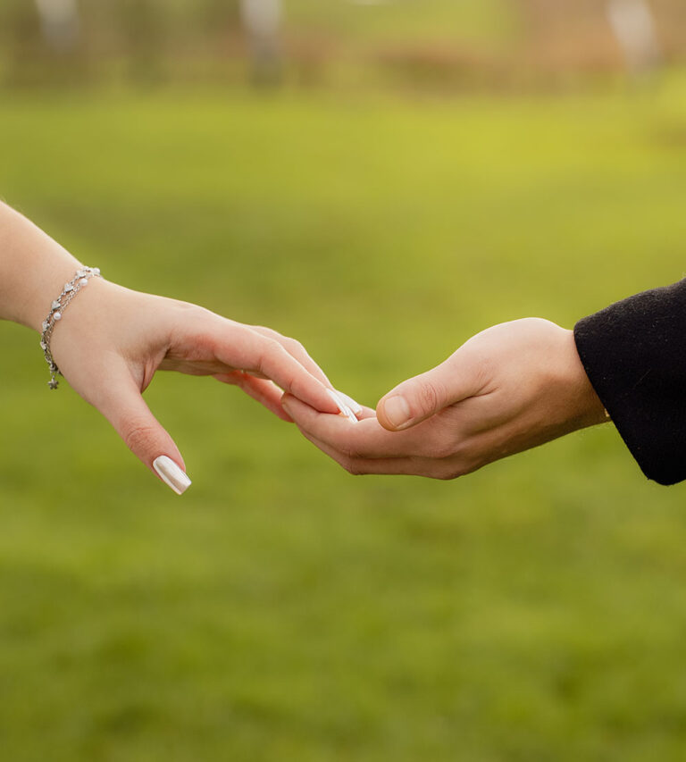 séance photo de couple durant un mariage en normandie par une photographe